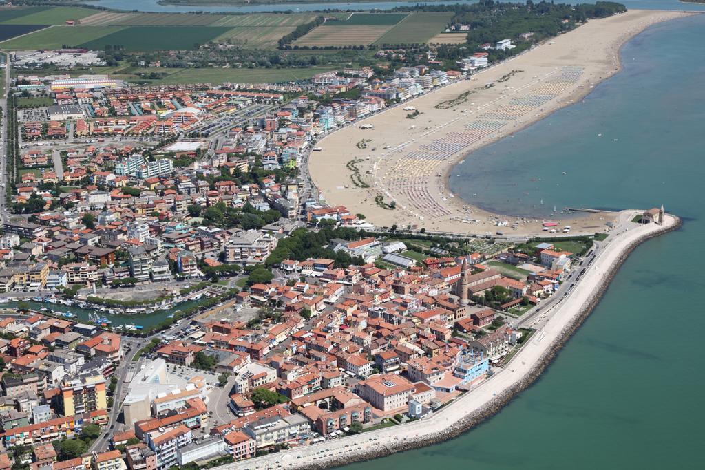 Aparthotel Gioia Caorle Bagian luar foto