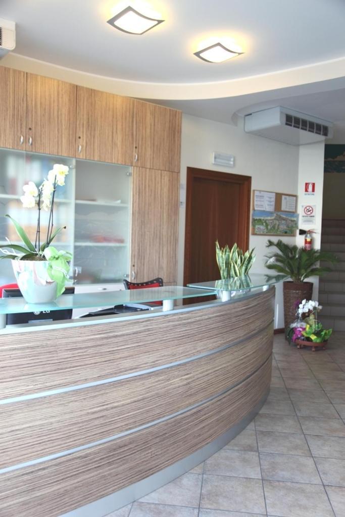 Aparthotel Gioia Caorle Bagian luar foto
