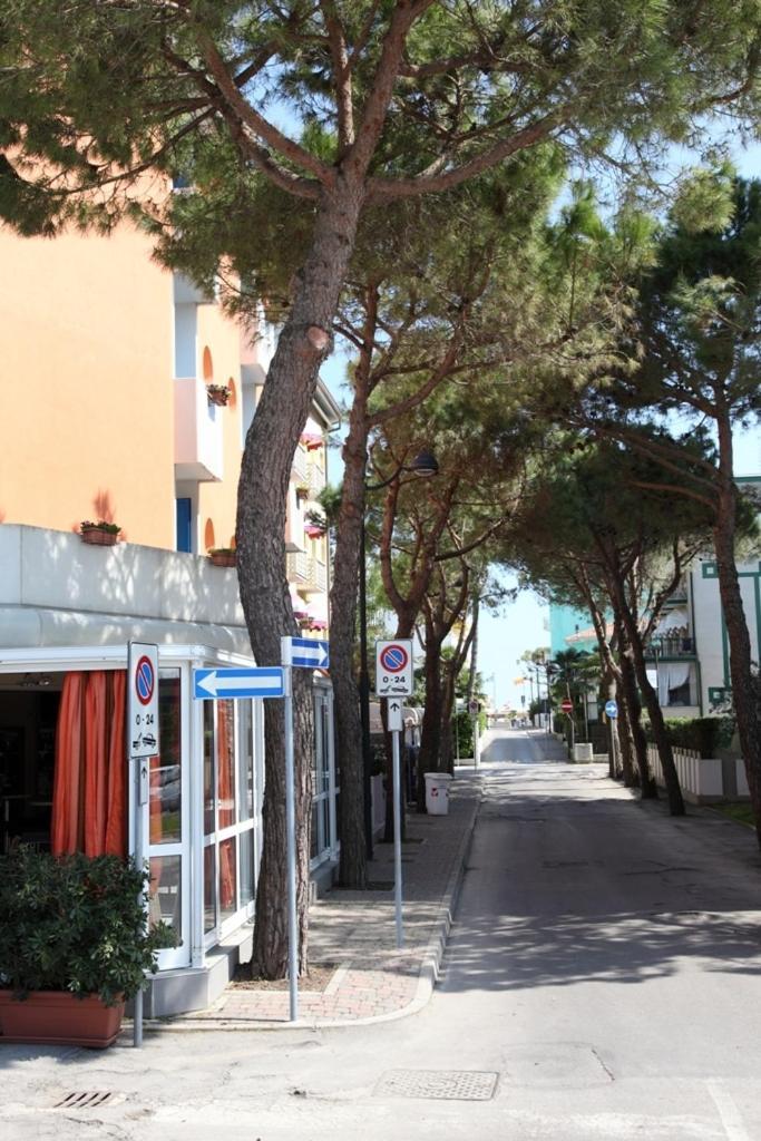 Aparthotel Gioia Caorle Bagian luar foto