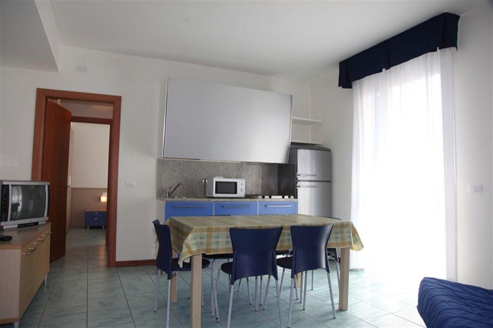Aparthotel Gioia Caorle Bagian luar foto